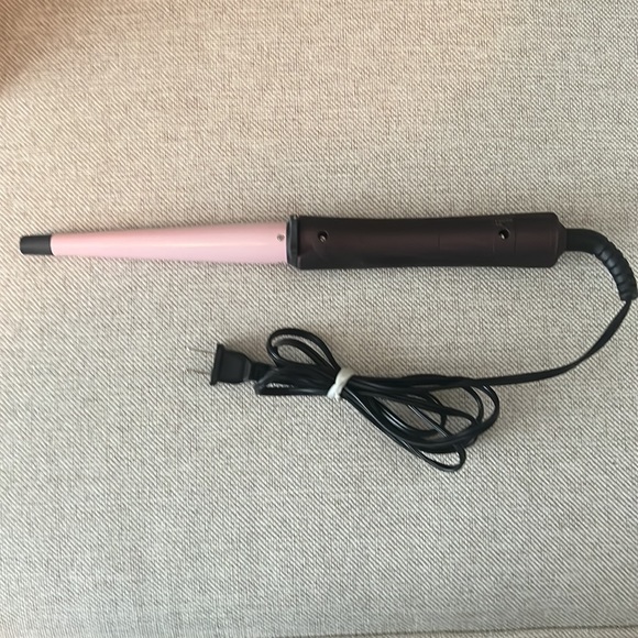 Remington Ceramic Conical Curling Wand - Picture 3 of 3